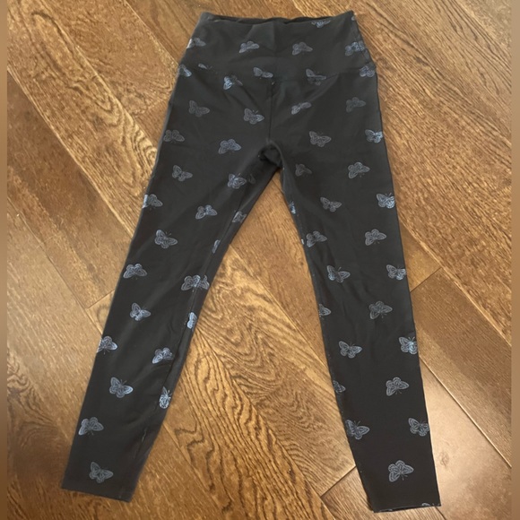 Beyond Yoga Small Butterfly Shine & Tossed Star High Waisted 7/8 Midi Leggings - Picture 5 of 16